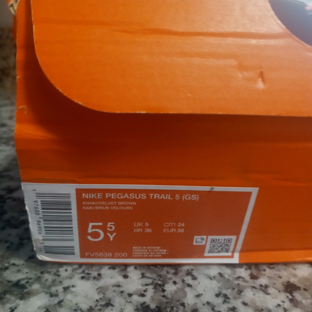 Brand New Nike Kids Pegasus Olive/Orange Sneakers Size 5.5Y - Picture 9 of 9